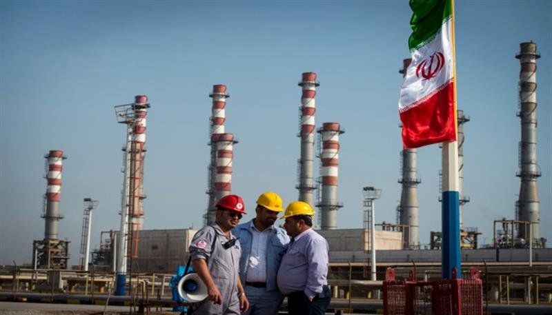 إيران ترفع سعر بيع النفط الخام للمشترين الآسيويين
