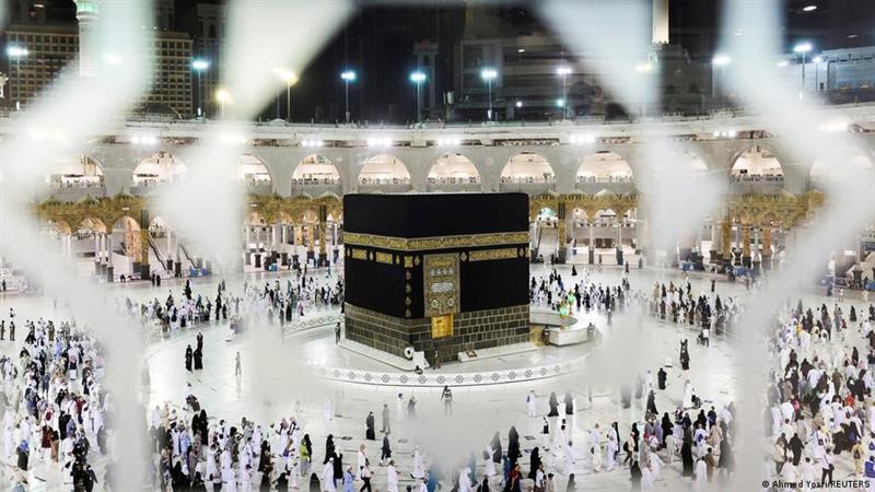 السعودية تحدد تاريخ منع دخول المعتمرين إلى مكة بسبب حلول موسم الحج