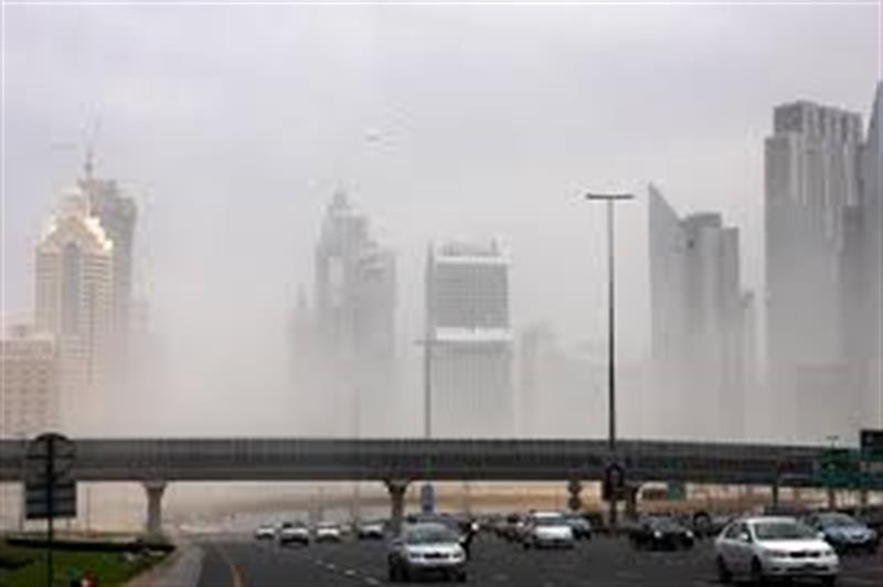 العواصف الغبارية تصل إلى الإمارات والسلطات تطلق تحذيرات للمواطنين