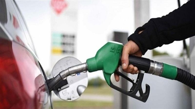 وزير أسبق: خلافات بين النفط وشركة عالمية تعرقل مشروع تحسين البنزين منذ ٢٠٠٥