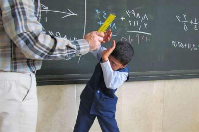 مدرس يعنف تلاميذه ببغداد وذويهم يناشدون الحكومة ووزارتي التربية والداخلية بالتدخل