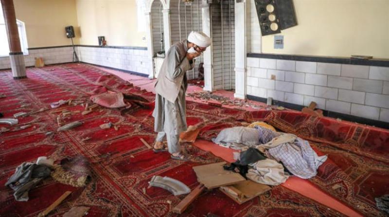 مئات القتلى والجرحى بانفجار داخل مسجد في كابل