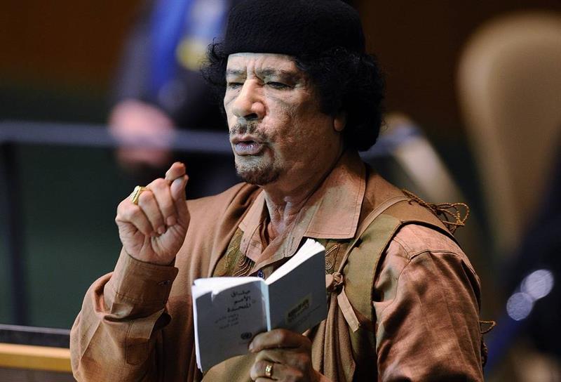 حارسة القذافي سابقا تقول إن الزعيم الليبي لا يزال على قيد الحياة ويقود المقاومة